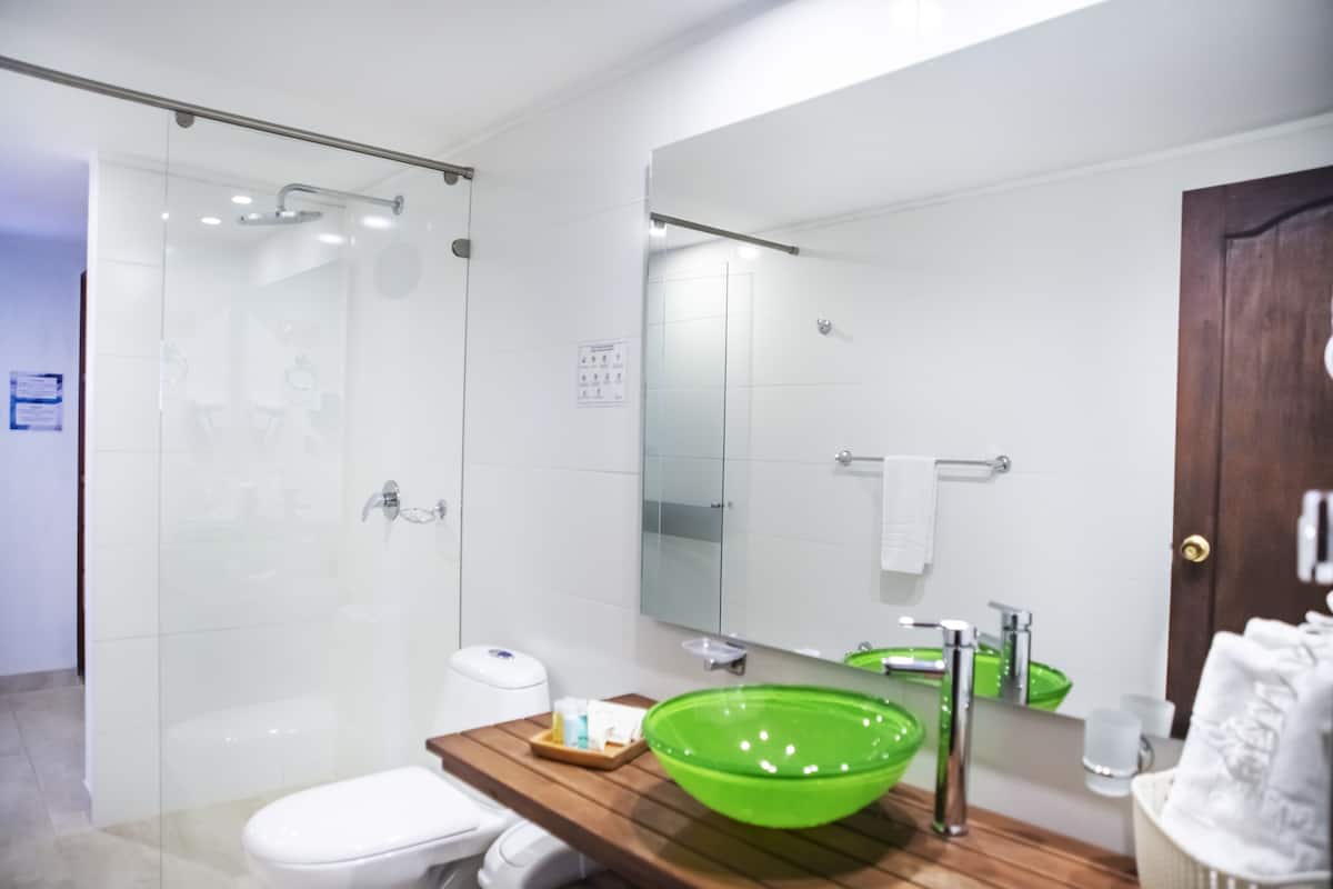 deluxe double room | minibar, in-room safe, soundproofing, free wifi