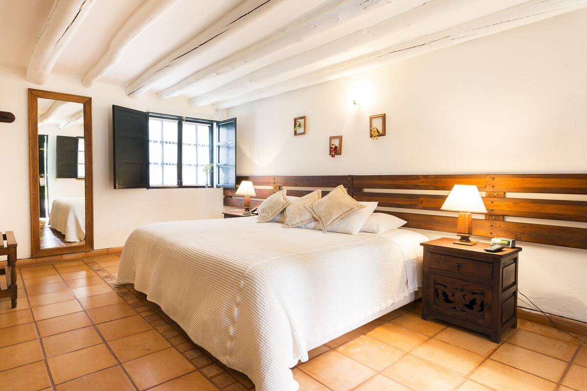 Minibar, in-room safe, soundproofing, free WiFi