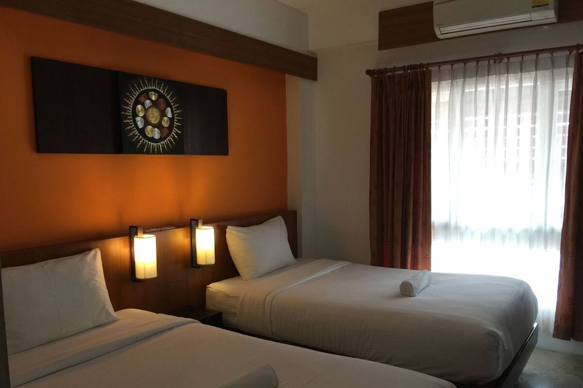 Skrivebord, wi-fi (inkludert) og sengetøy