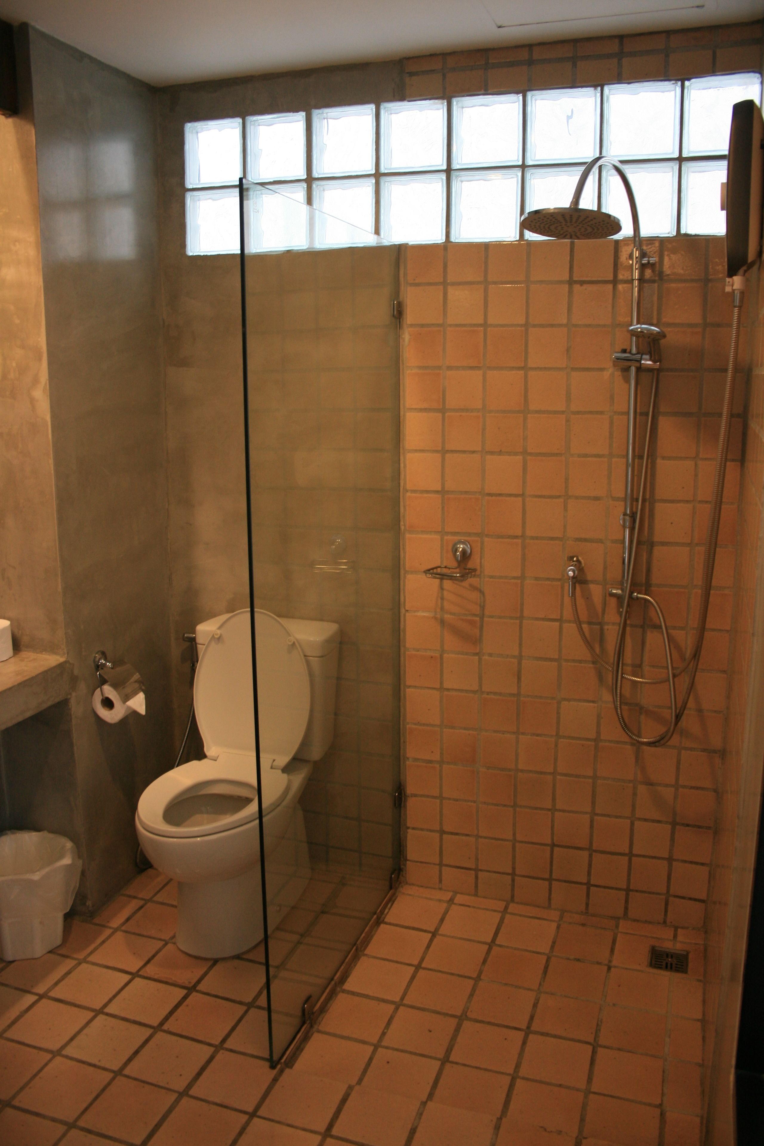 deluxe room, river view | bathroom | shower, free toiletries, towels