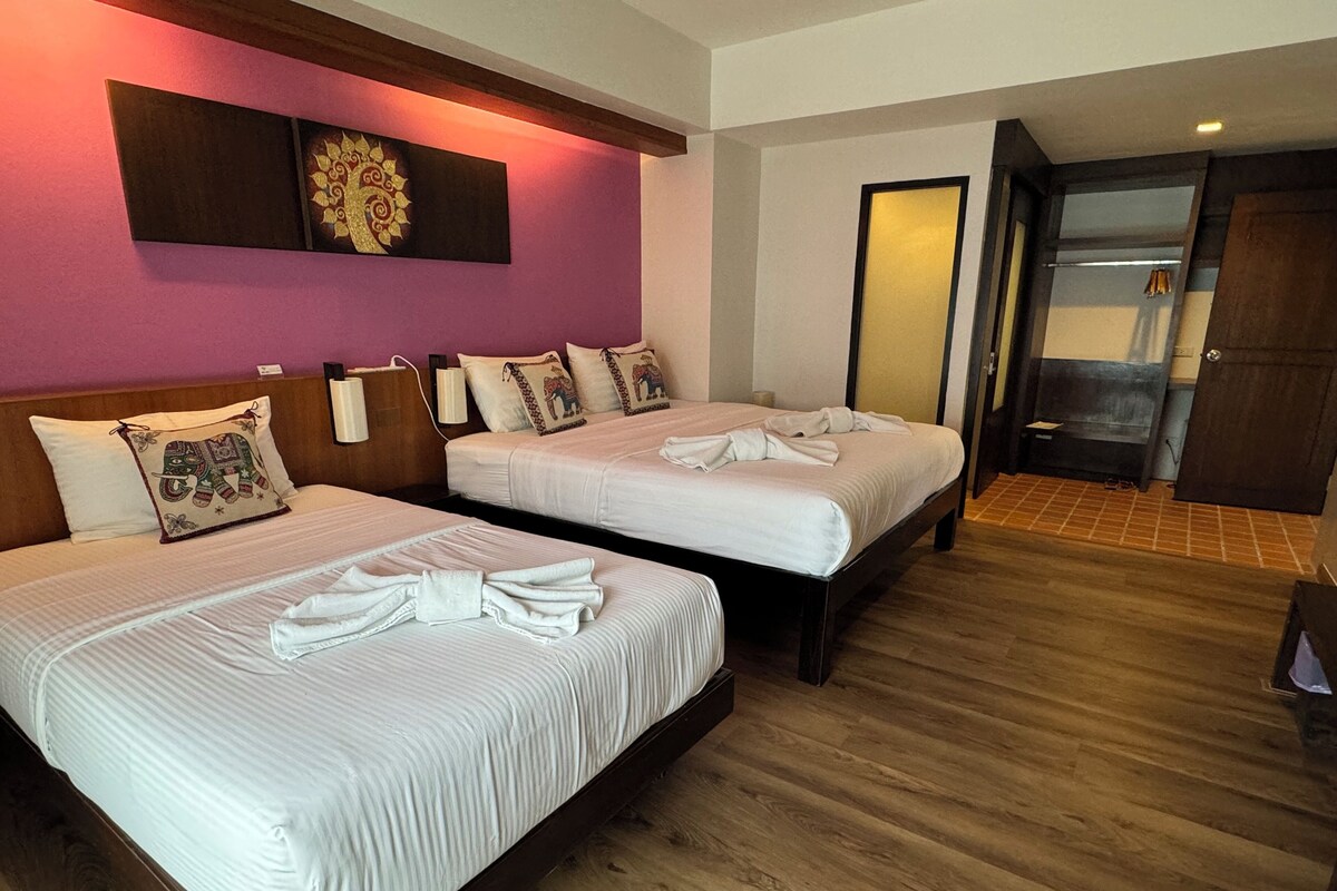 Family Triple Room | Desk, WiFi (free), bed sheets