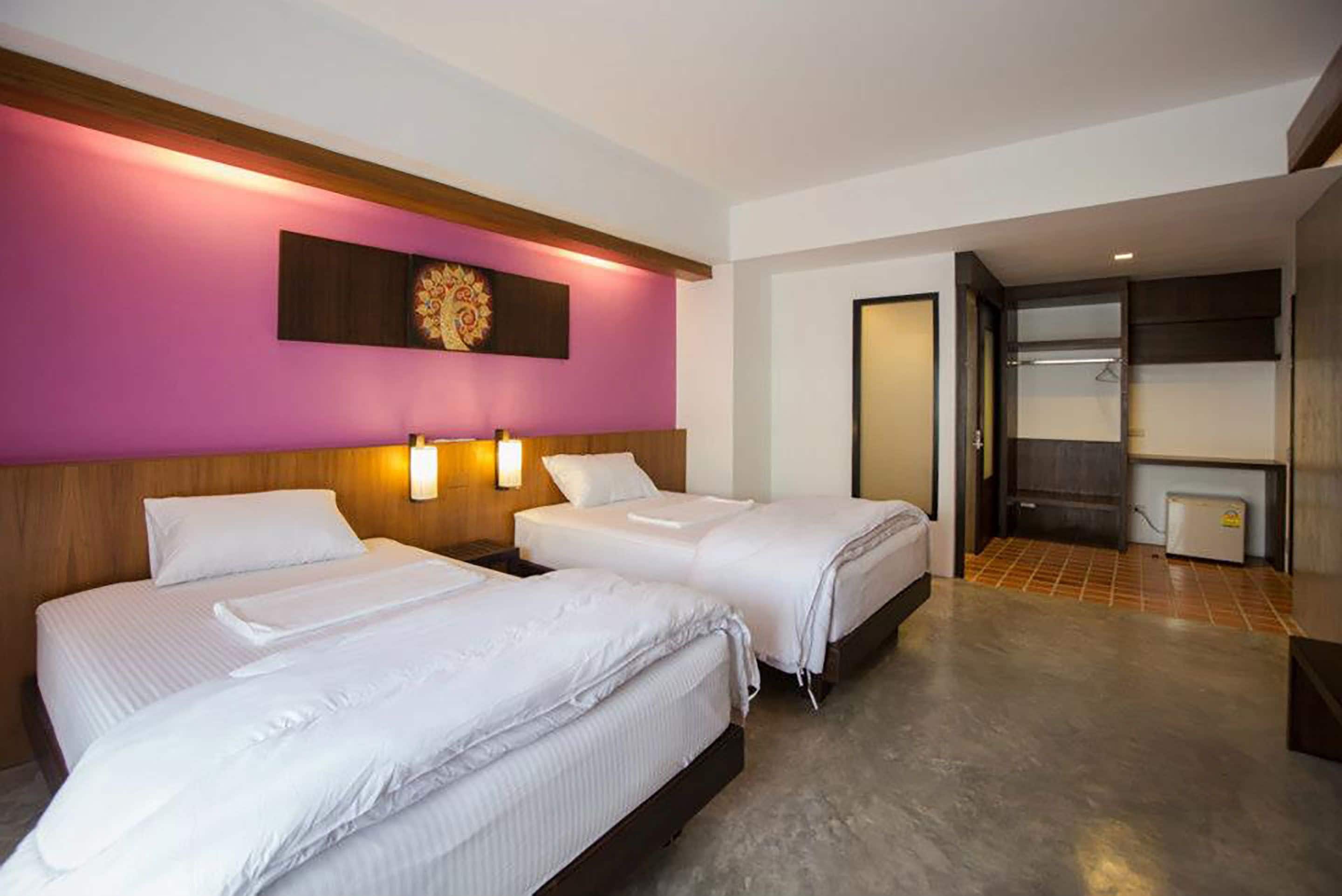 family triple room | desk, free wifi, bed sheets