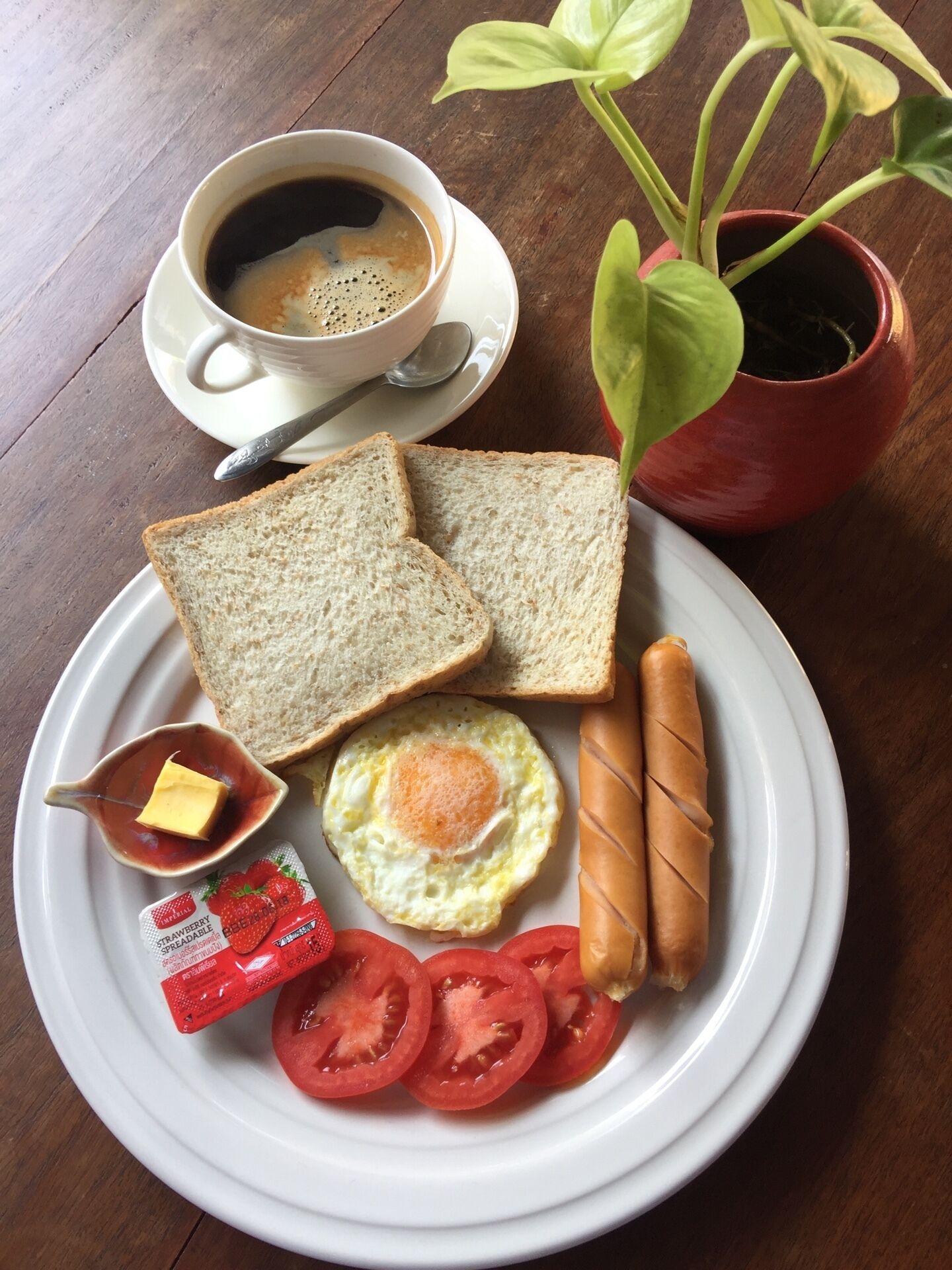 daily cooked-to-order breakfast (thb 150 per person)