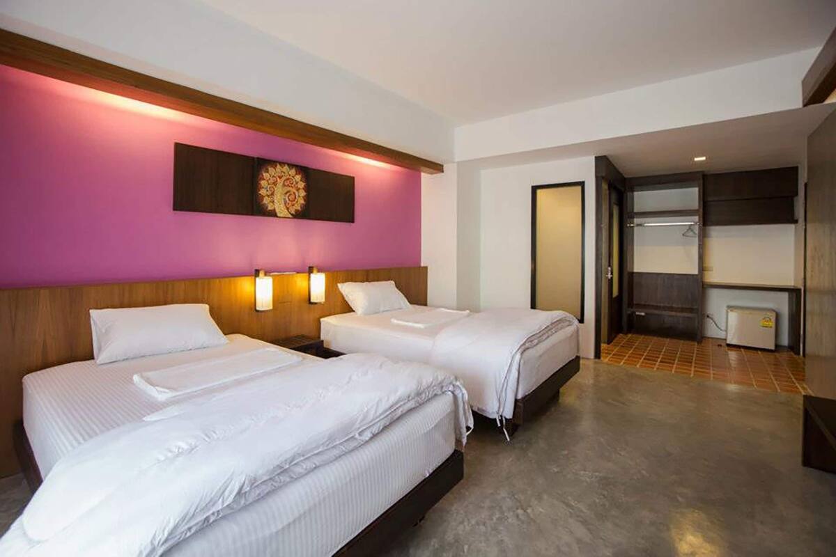 Skrivebord, wi-fi (inkludert) og sengetøy