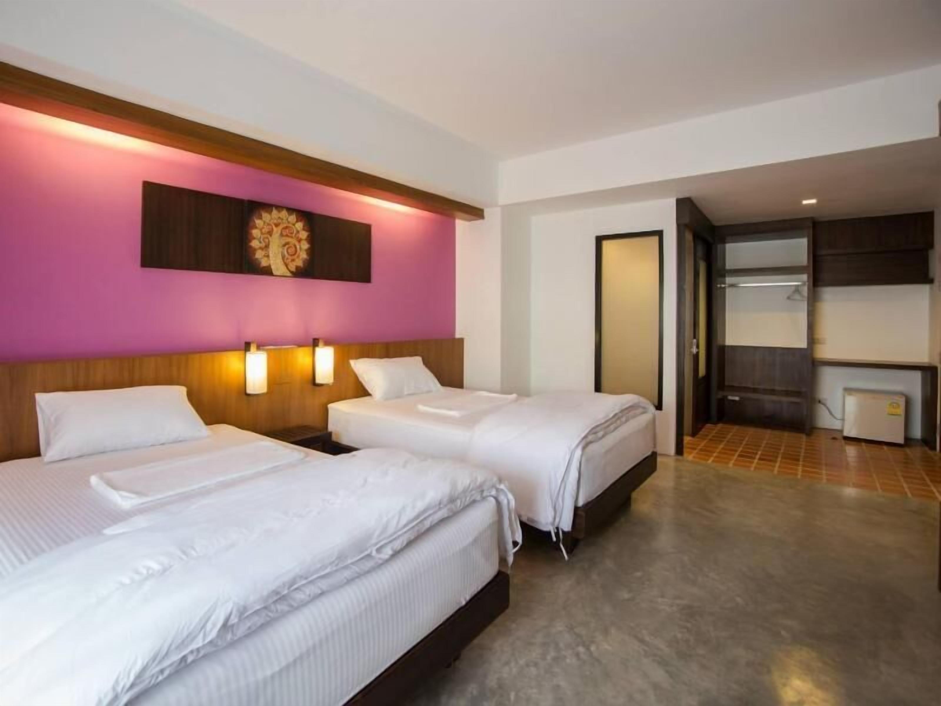 Desk, free WiFi, bed sheets