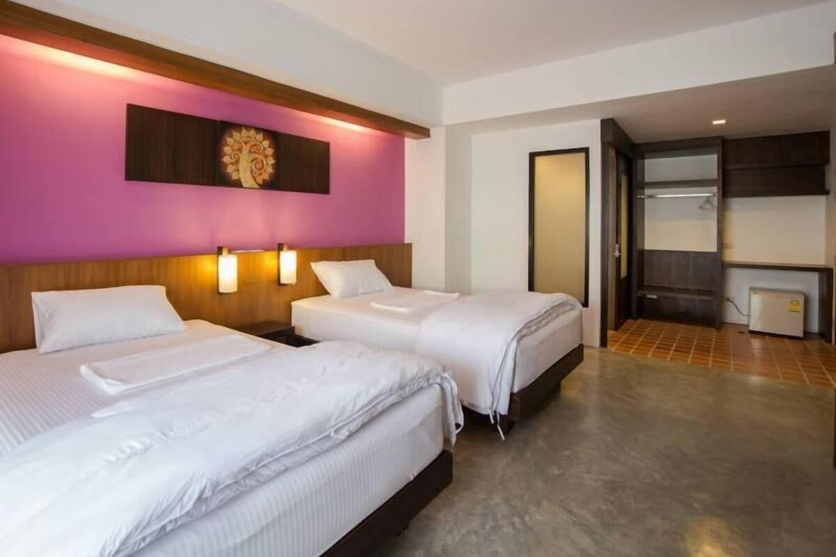 Bàn, truy cập Internet không dây miễn phí, bộ trải giường