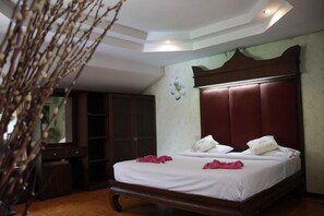 Desk, rollaway beds