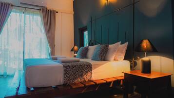 Deluxe Double Room, 1 Bedroom, Lake View | 9 bedrooms, desk