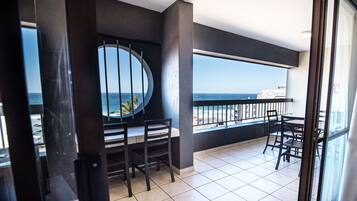 Leilighet, 3 soverom, sjøutsikt | Balkong