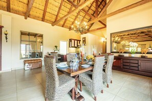 Casa familiar | Servicio a la habitación