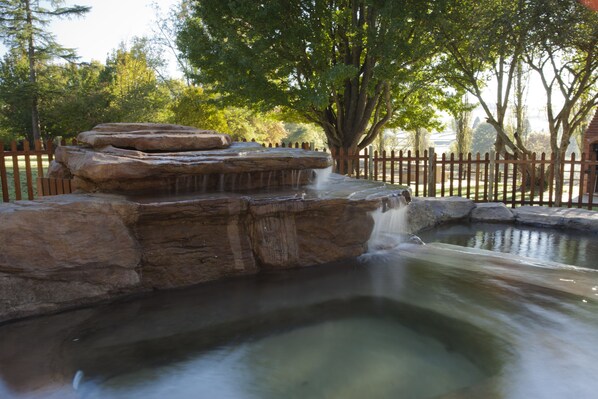 Outdoor pool - Whispering Waters (Nottingham Road)