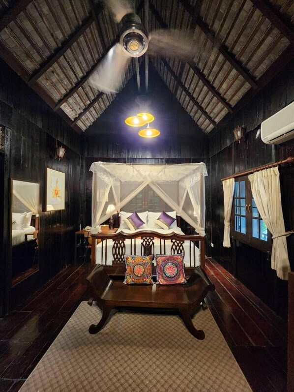 Unclassified image, 1 of 82, button - Club One Seven Gaymen Chiang Mai (Chiang Mai)
