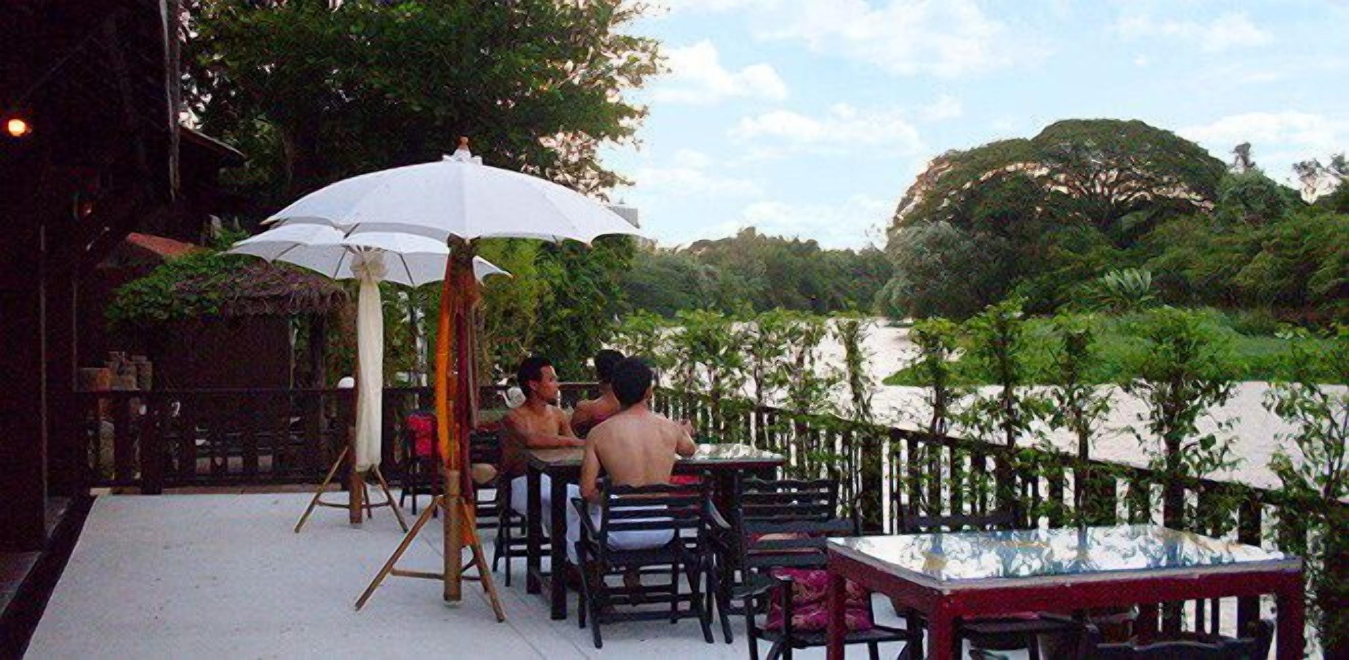 Breakfast, lunch, dinner served; Thai cuisine 