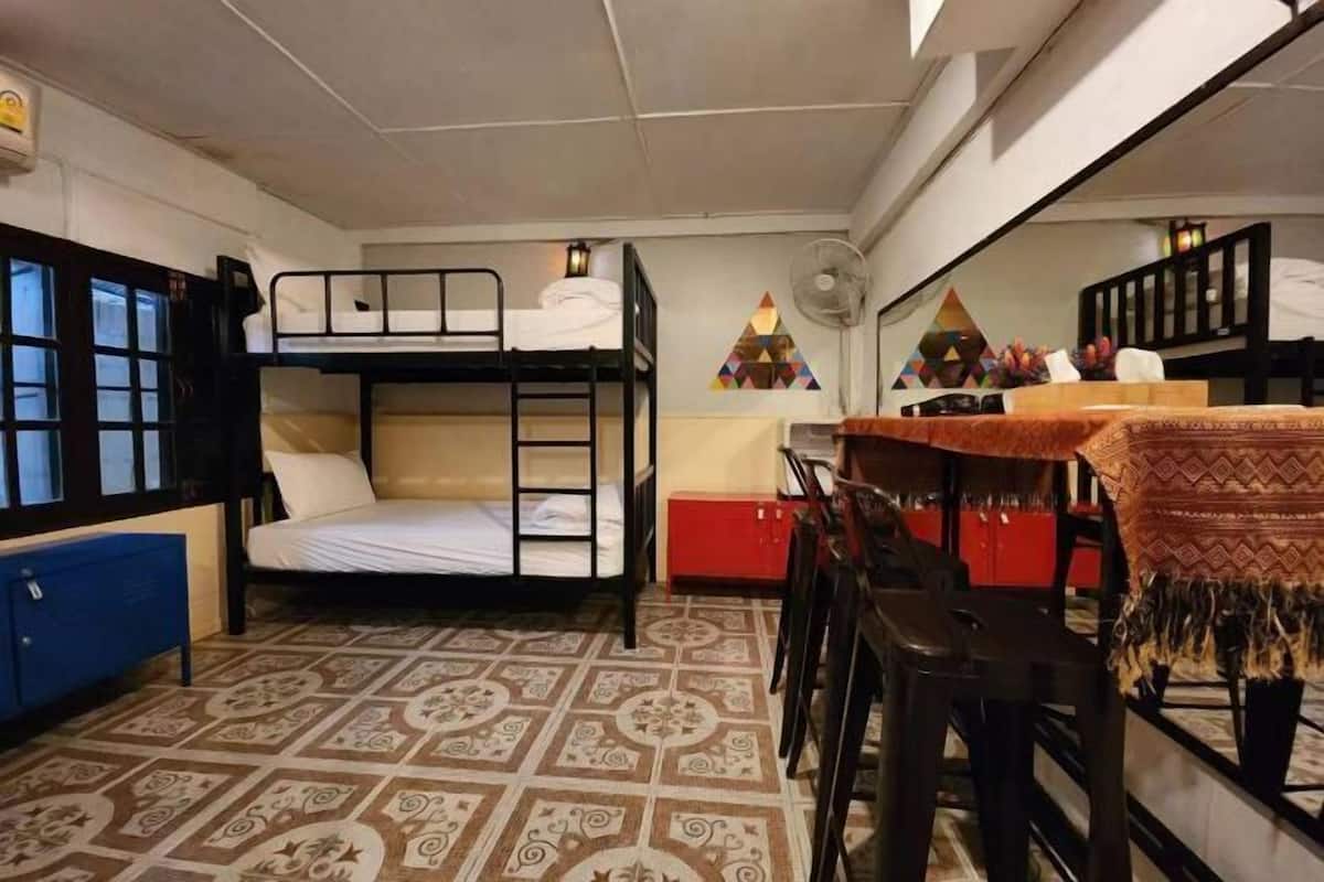 Een minibar, een kluis op de kamer, gratis wifi