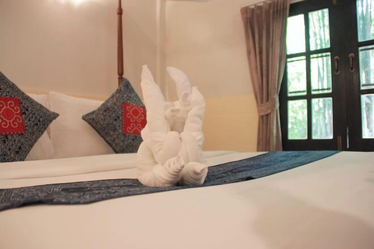Minibar, in-room safe, WiFi (free)
