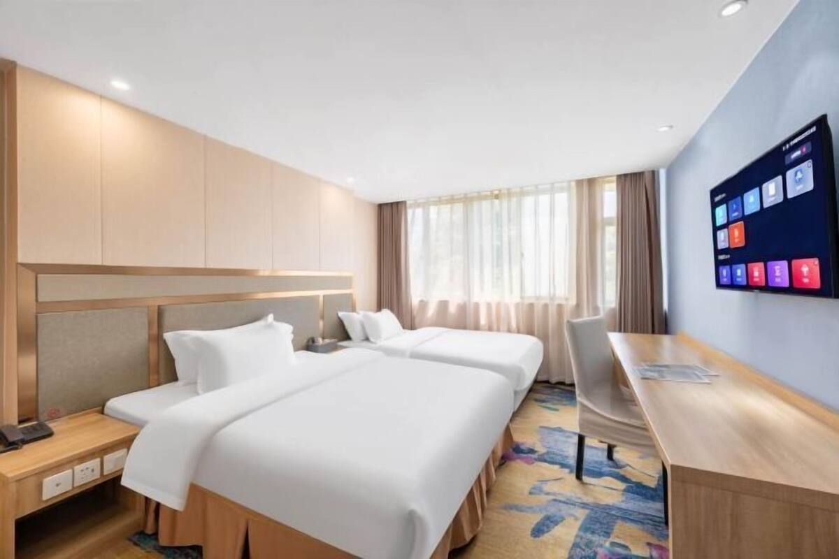 Minibar, desk, rollaway beds (surcharge), WiFi (free)