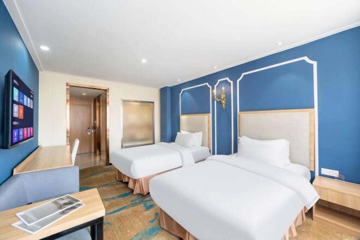 Minibar, desk, rollaway beds, free WiFi