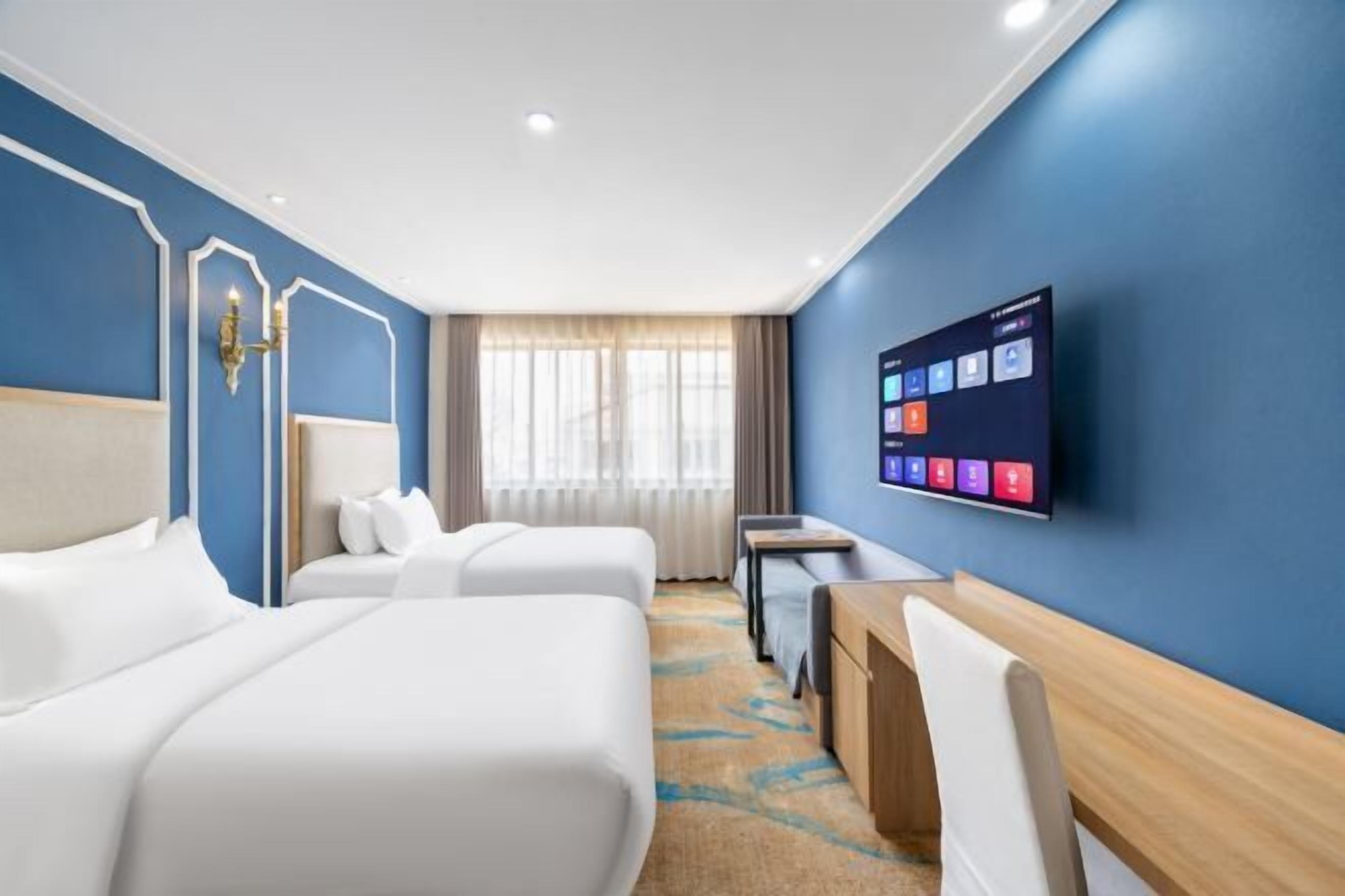 Minibar, desk, rollaway beds, free WiFi