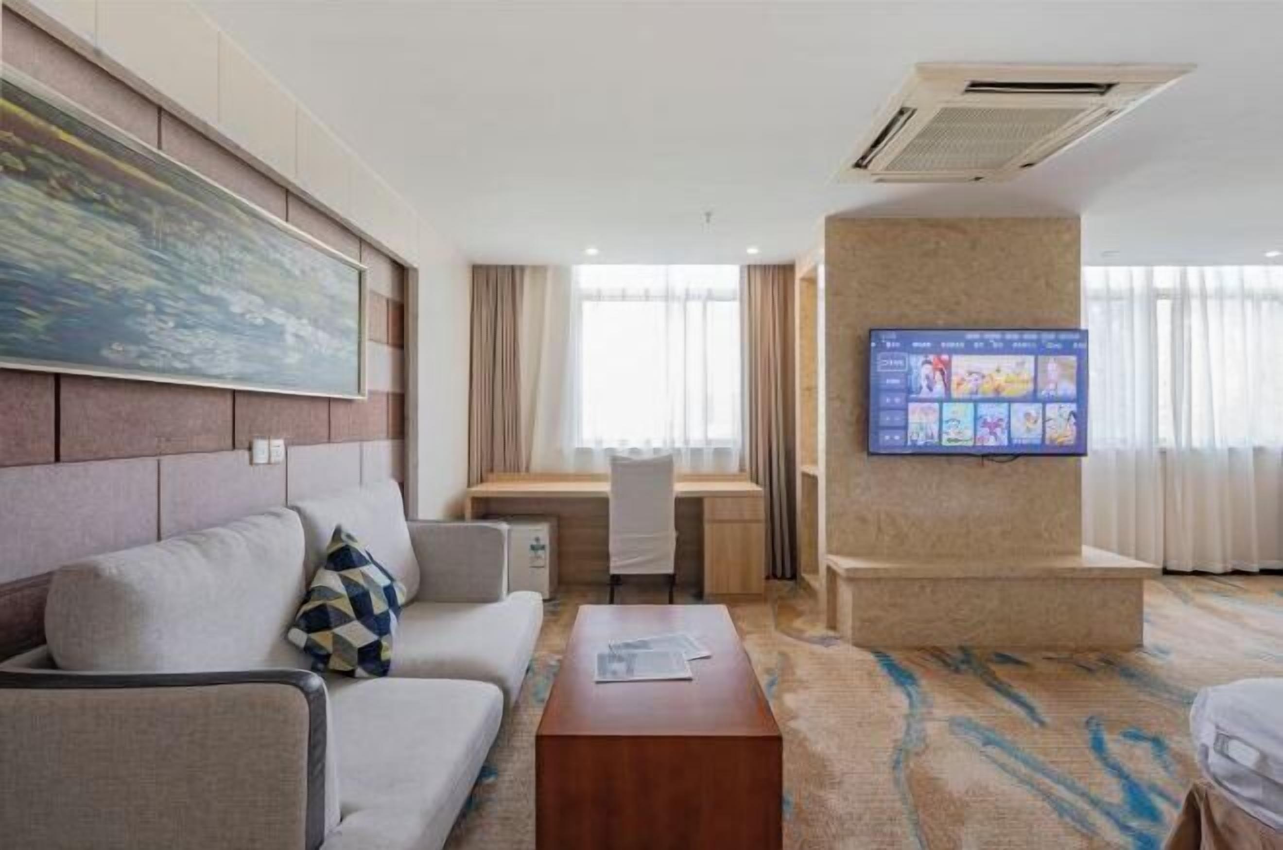Minibar, desk, rollaway beds, free WiFi