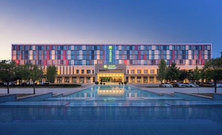 Exterior. Holiday Inn Express Zhengzhou Airport by IHG