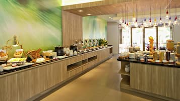 Breakfast, lunch, dinner served; international cuisine