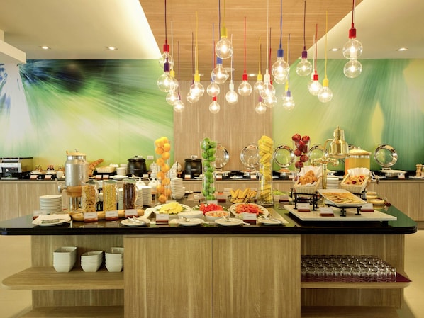 Breakfast, lunch and dinner served  - ibis Styles Krabi Ao Nang (Krabi)