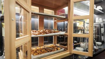 Daily buffet breakfast (RSD 2349.64 per person)