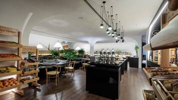 Desayuno buffet diario (RSD 2349.64 por persona)