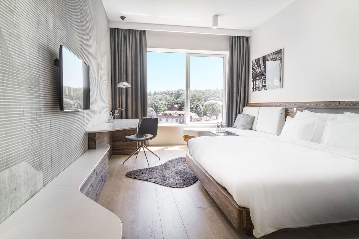 premium bedding, minibar, in-room safe, desk