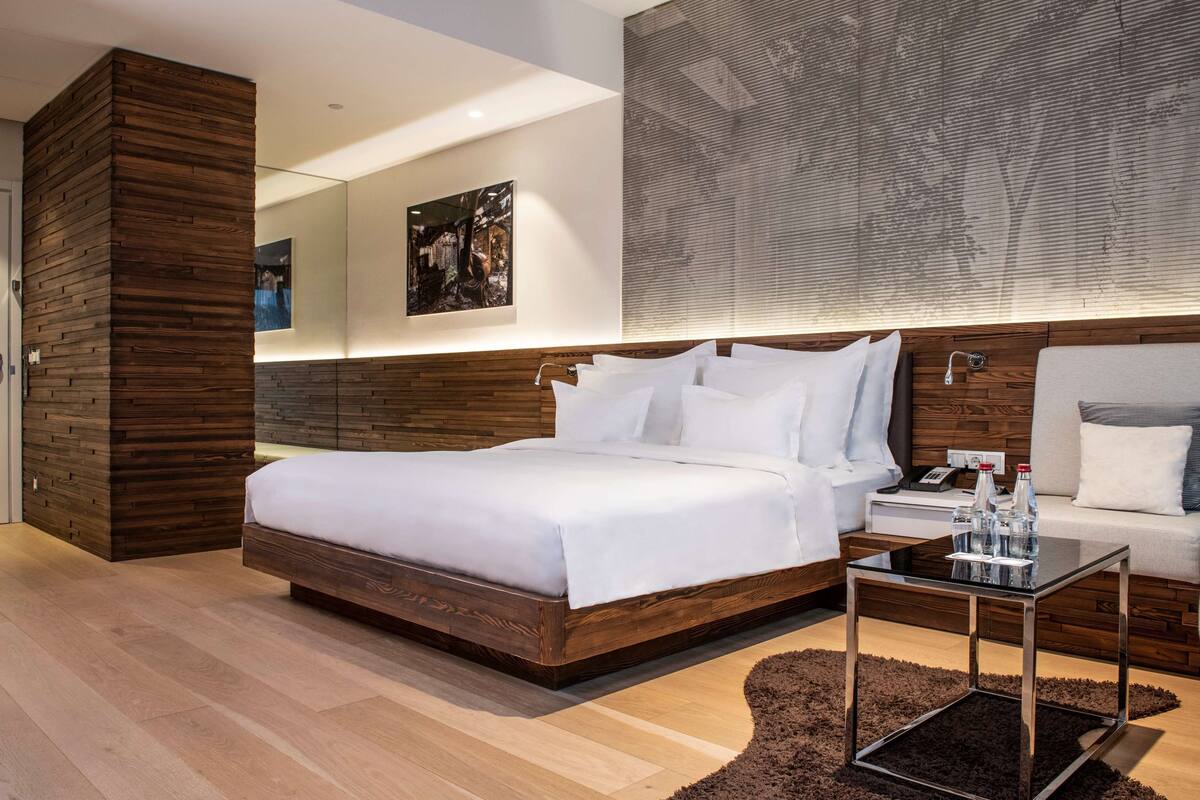 Premium Room (Collection) | Premium bedding, minibar, in-room safe, desk