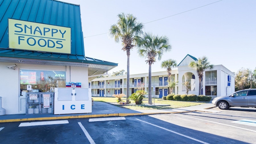 Motel 6 Townsend, GA