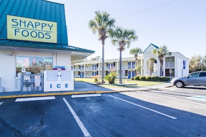 Motel 6 Townsend, GA