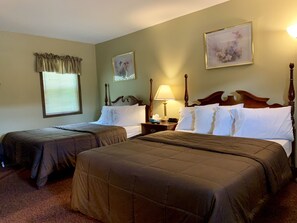 双人房, 2 张大床 | 客房内保险箱、办公桌、笔记本电脑工作区、熨斗/熨衣板