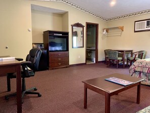 Executive Room, 1 King Bed with Sofa bed | Living area | Flat-screen TV - Fred's Inn (Norwich)