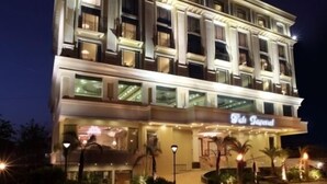 A multi-story hotel with a prominent sign reading "The Peninsula." - Tuli Imperial (Nagpur)
