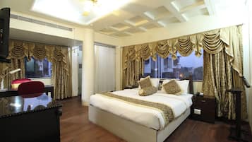 Premium bedding, in-room safe, desk, soundproofing