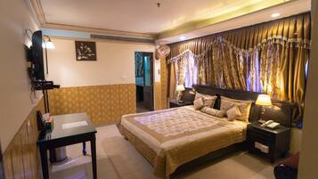 Queen Double Room | Premium bedding, in-room safe, desk, free WiFi