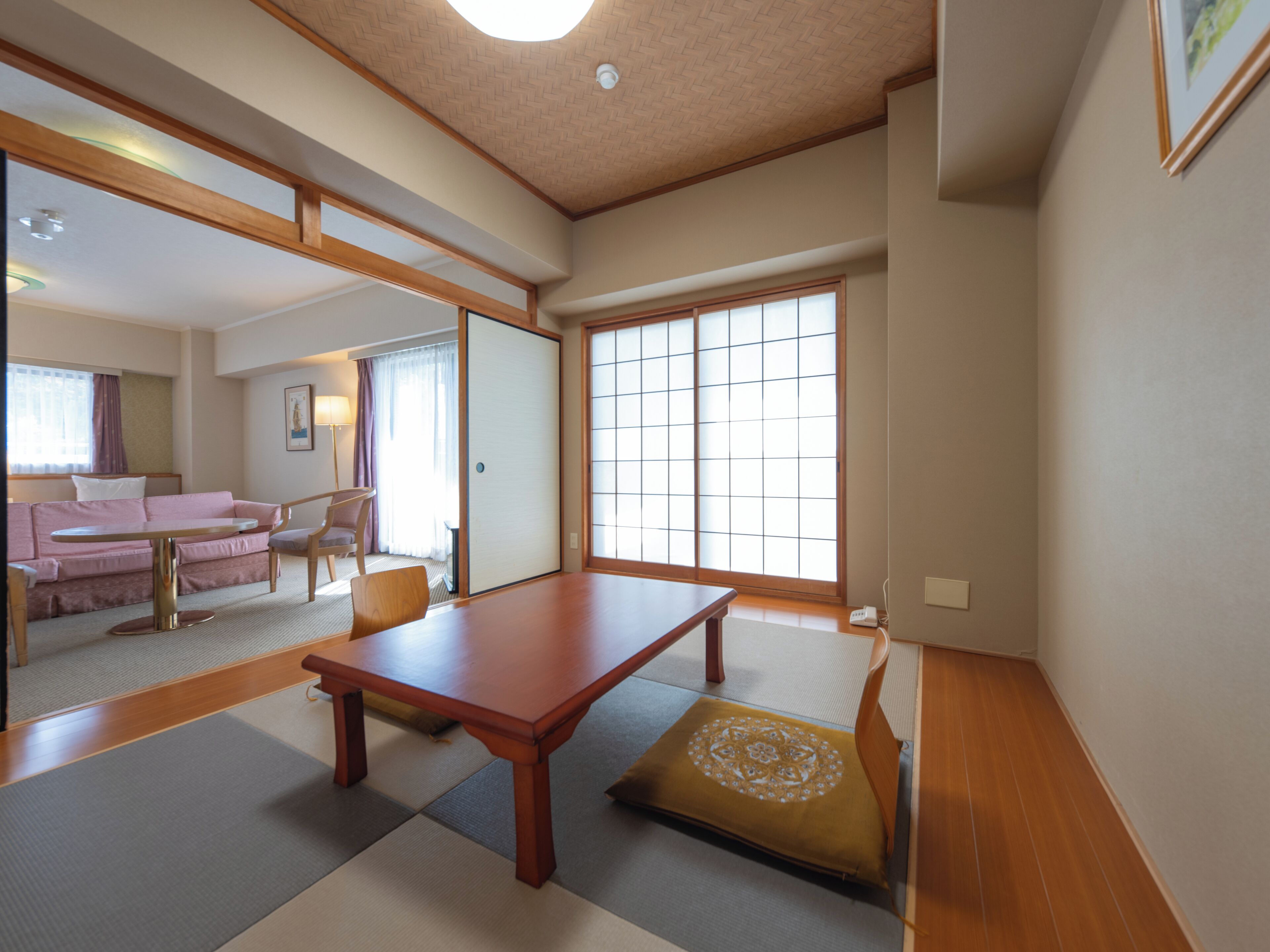 客房 | 房內夾萬、書桌、手提  電腦工作空間、遮光窗簾/窗簾