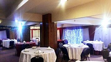 Free local cuisine breakfast