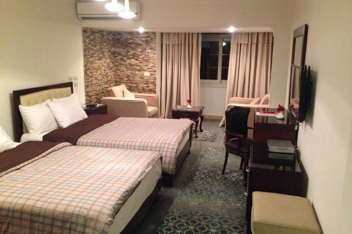 Deluxe Suite | 1 bedroom, Egyptian cotton sheets, premium bedding, minibar