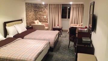 Deluxe Suite | 1 bedroom, Egyptian cotton sheets, premium bedding, minibar