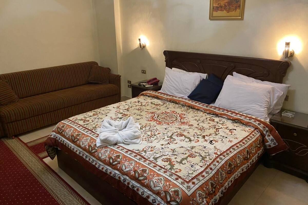 Deluxe Room, 2 Bedrooms, Private Bathroom | 1 bedroom, Egyptian cotton sheets, premium bedding, minibar