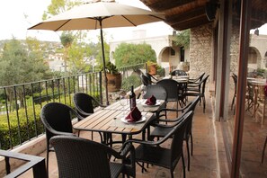 Frokost, lunsj og middag serveres, regionale retter 