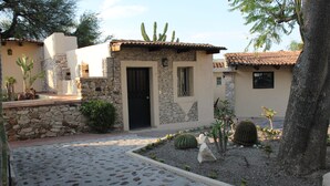 Standard Room | Courtyard view - Hotel Parador Vernal (Ezequiel Montes)