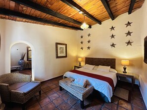 Deluxe Double Room | Bed sheets - Hotel Parador Vernal (Ezequiel Montes)