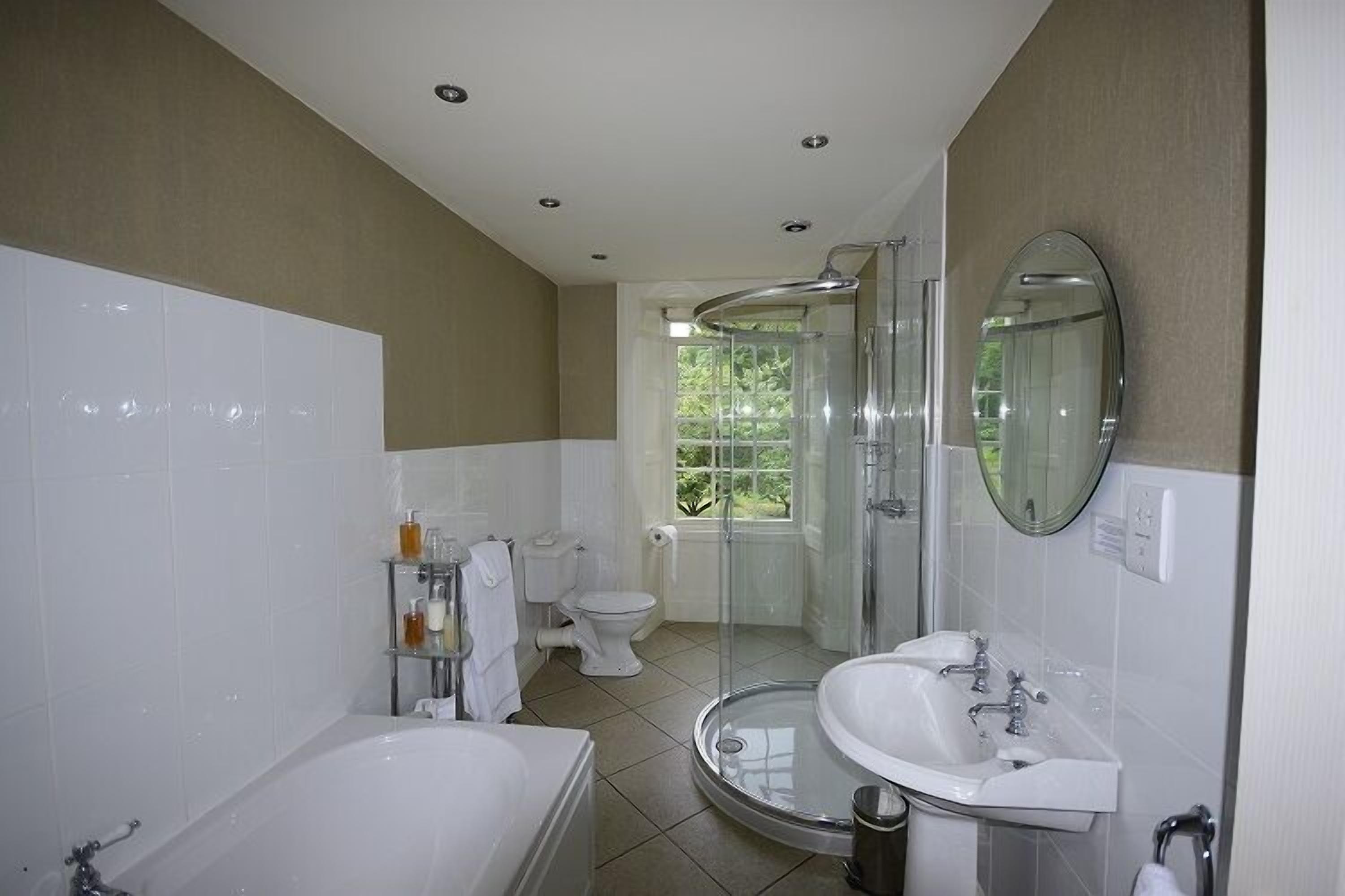 classic double room, mountain view | bathroom | designer toiletries, hair dryer, bathrobes, towels