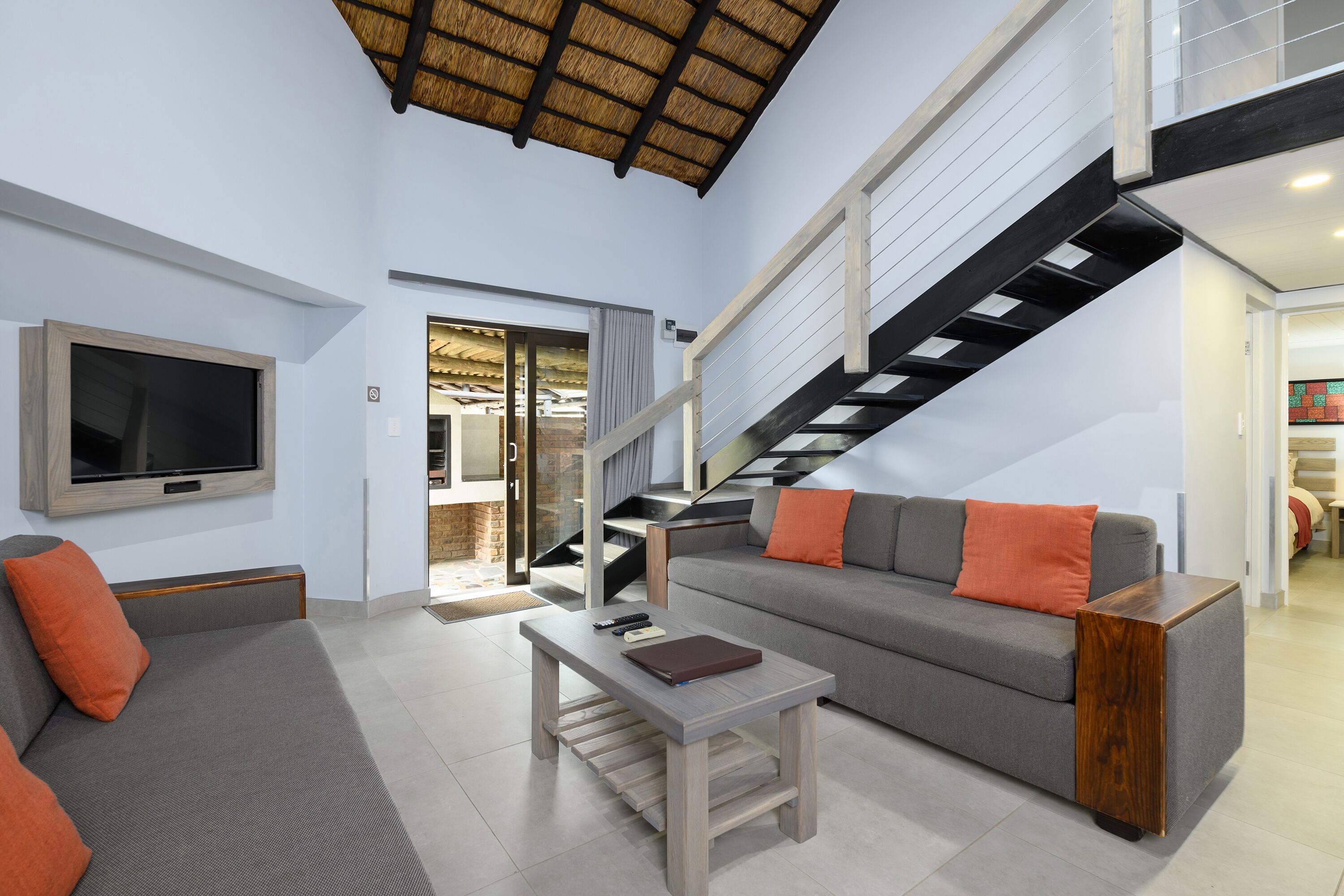 Télévision de 40 pouces avec chaînes par satellite