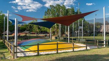 Tempat bermain anak - outdoor