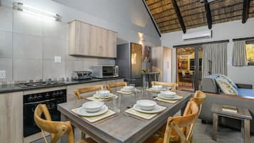 Full-size fridge, oven, stovetop, toaster
