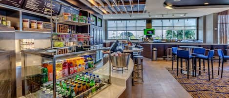 Petit déjeuner et dîner servis sur place, spécialités Cuisine américaine